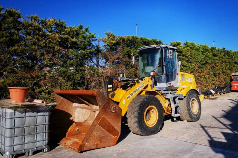 OmecoHub - Immagine NEW HOLLAND W130